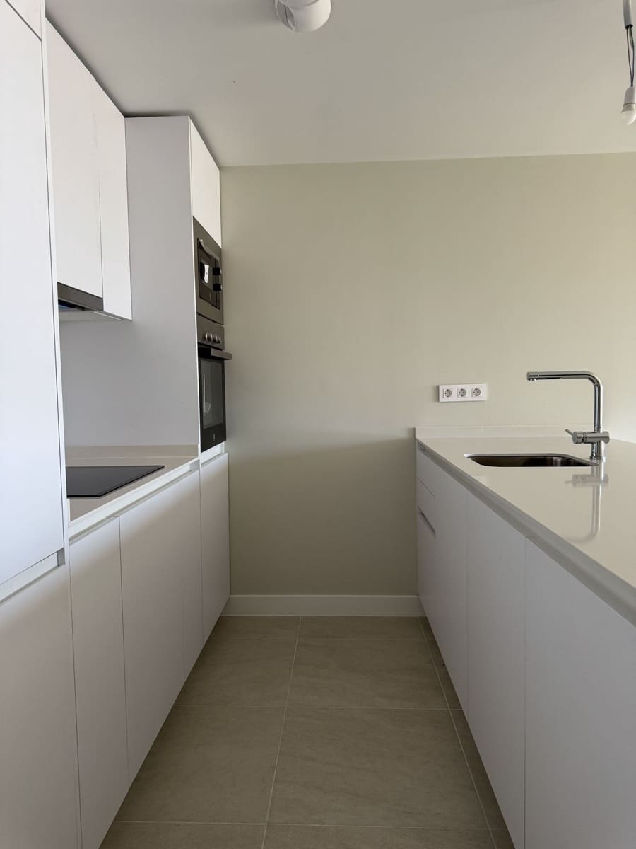 2 bedroom Apartment for sale in La Duquesa / Puerto de la Duquesa - € 449,000 (Ref: 10025842)