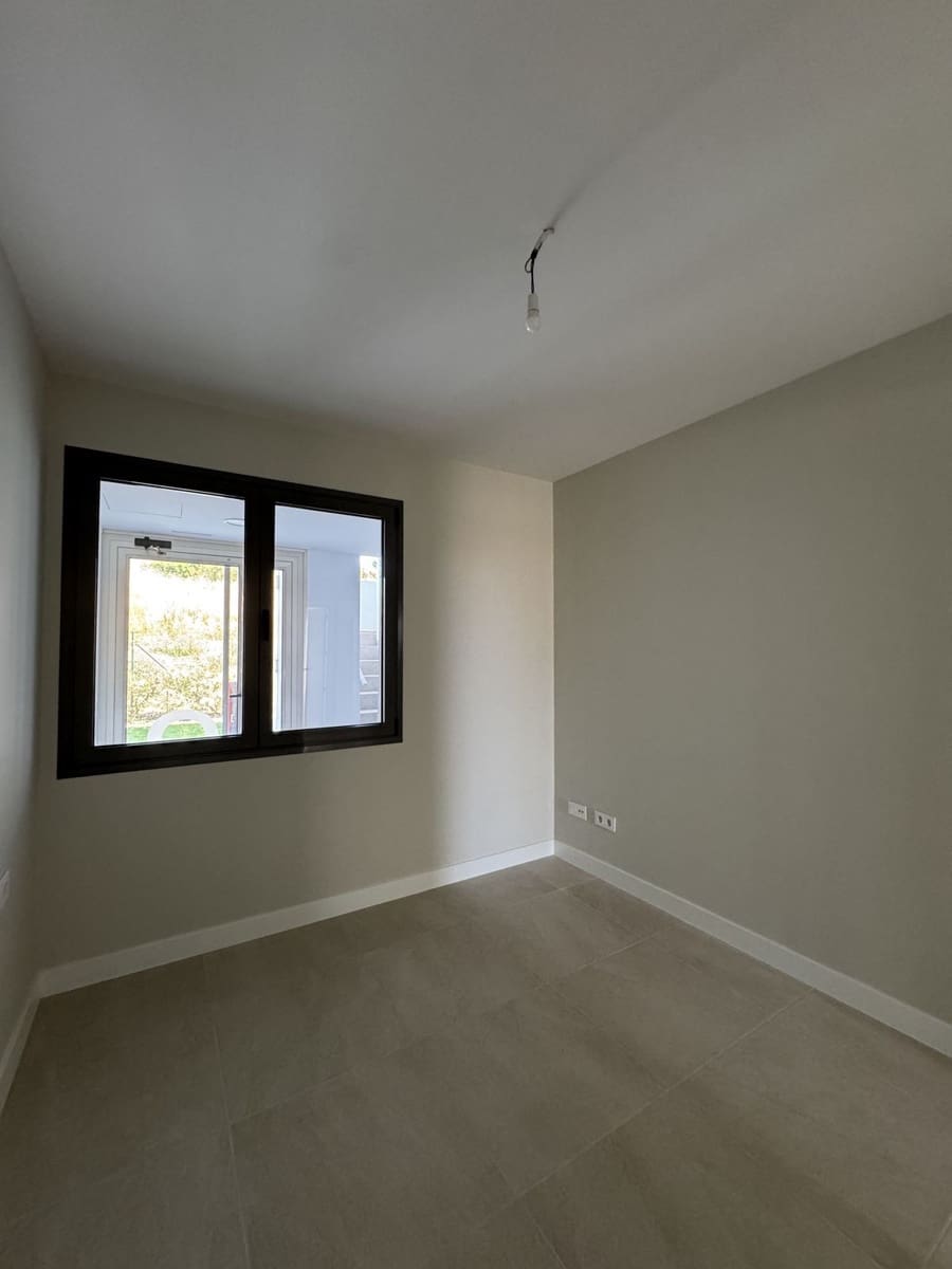 2 bedroom Apartment for sale in La Duquesa / Puerto de la Duquesa - € 449,000 (Ref: 10025842)
