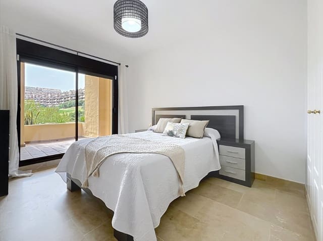 2 bedroom Apartment for sale in La Duquesa / Puerto de la Duquesa, Manilva with pool garage - € 289,000 (Ref: 10025908)