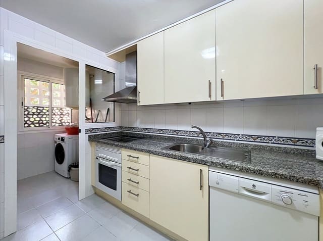 2 bedroom Apartment for sale in La Duquesa / Puerto de la Duquesa, Manilva with pool garage - € 289,000 (Ref: 10025908)