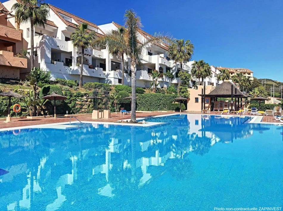2 bedroom Apartment for sale in La Duquesa / Puerto de la Duquesa with pool garage - € 289,000 (Ref: 10025908)