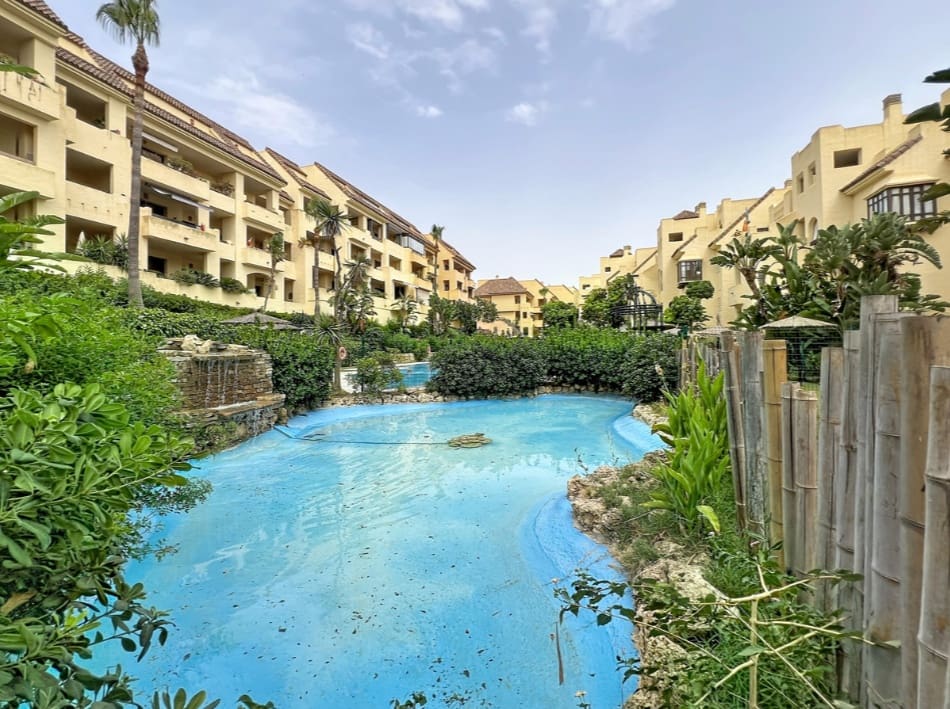 2 bedroom Apartment for sale in La Duquesa / Puerto de la Duquesa with pool garage - € 289,000 (Ref: 10025908)