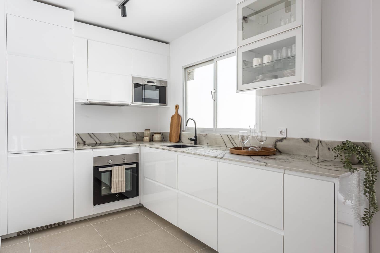 3 soveværelse Lejlighed til salg i Estepona - € 419.000 (Ref: 10025929)