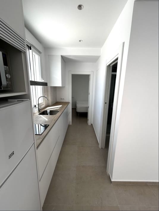 1 quarto Apartamento para arrendar em Estepona - 1 700 € (Ref: 10025935)