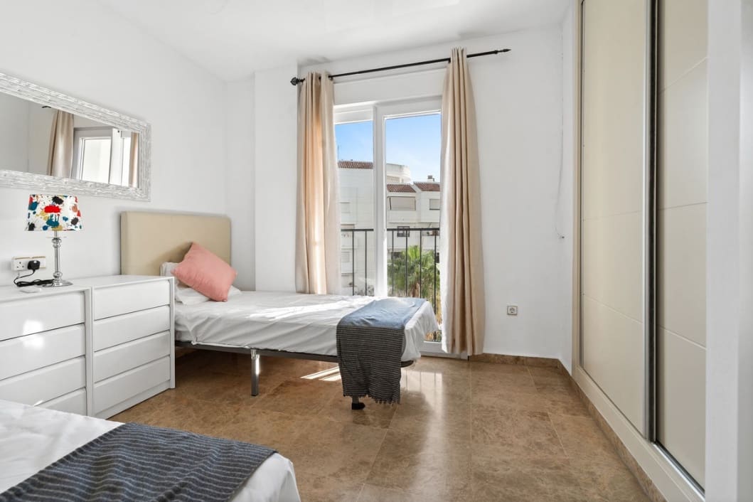 3 soverom Leilighet til salgs i Estepona med svømmebasseng garasje - € 460 000 (Ref: 10026040)