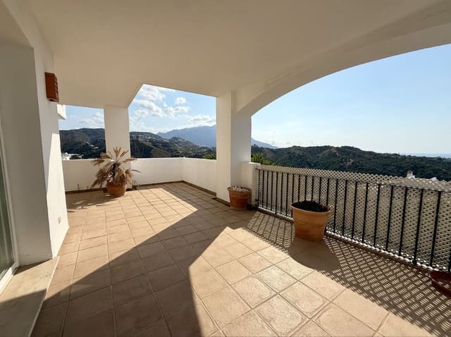 2 sovrum Lägenhet att hyra i La Quinta, Benahavís med pool garage - 2 750 € (Ref: 10027348)