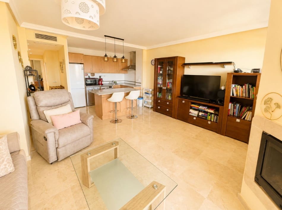 2 bedroom Apartment for sale in La Duquesa / Puerto de la Duquesa with pool garage - € 299,900 (Ref: 10028854)