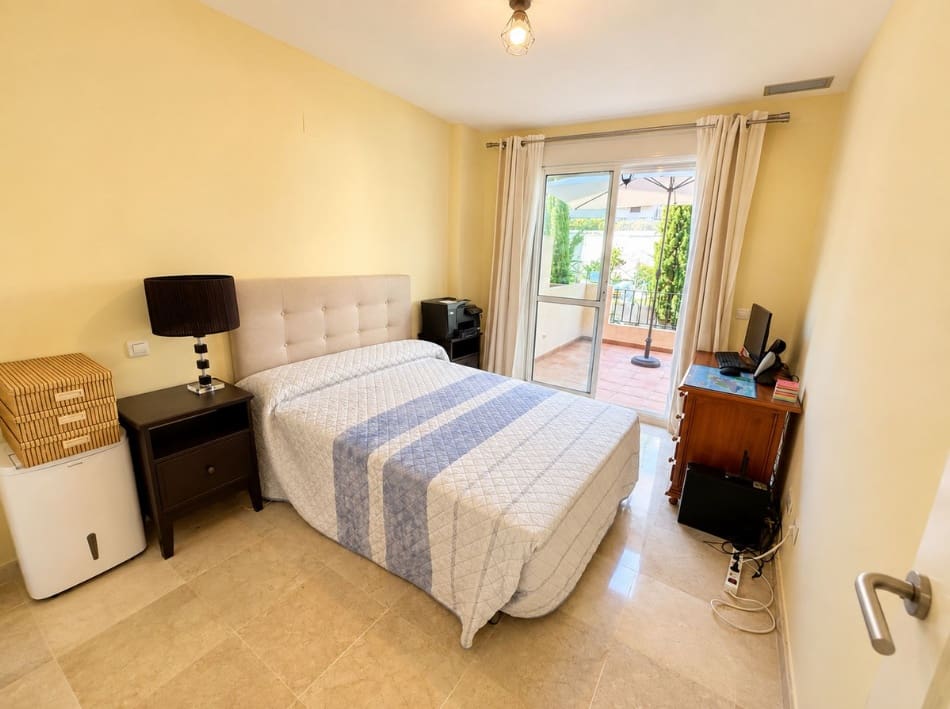 2 bedroom Apartment for sale in La Duquesa / Puerto de la Duquesa with pool garage - € 299,900 (Ref: 10028854)