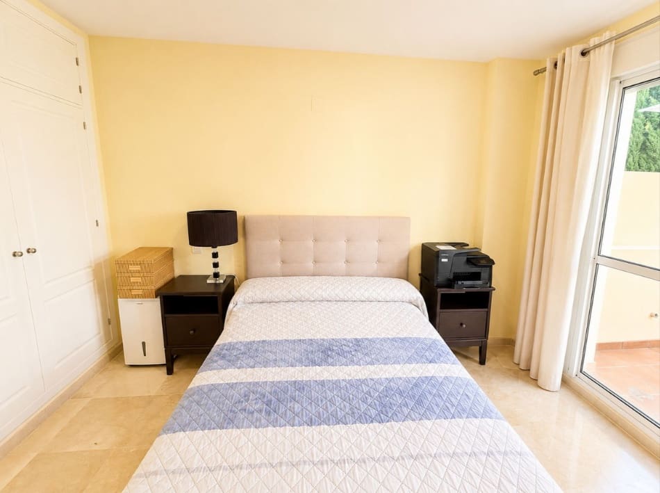 2 bedroom Apartment for sale in La Duquesa / Puerto de la Duquesa with pool garage - € 299,900 (Ref: 10028854)