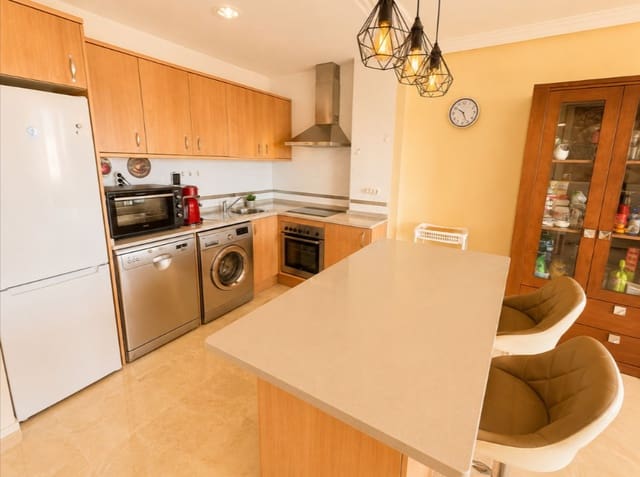 2 bedroom Apartment for sale in La Duquesa / Puerto de la Duquesa, Manilva with pool garage - € 299,900 (Ref: 10028854)