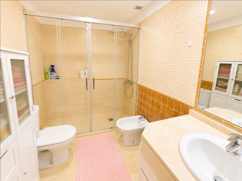 2 bedroom Apartment for sale in La Duquesa / Puerto de la Duquesa with pool garage - € 299,900 (Ref: 10028854)