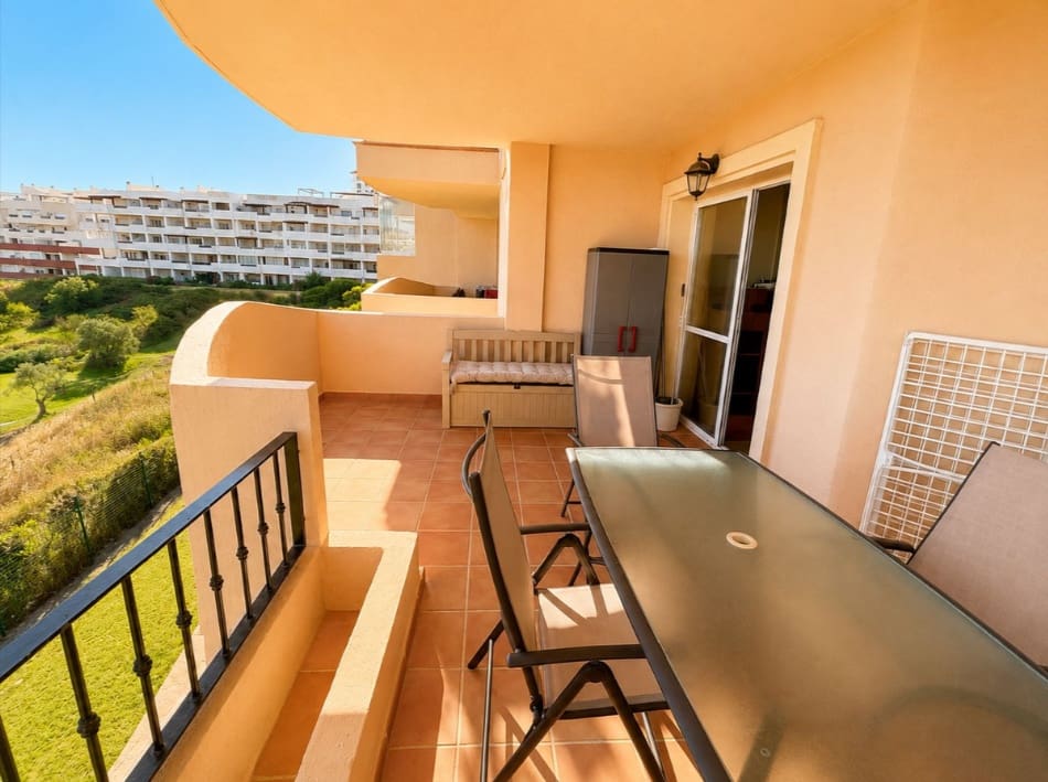 2 bedroom Apartment for sale in La Duquesa / Puerto de la Duquesa with pool garage - € 299,900 (Ref: 10028854)