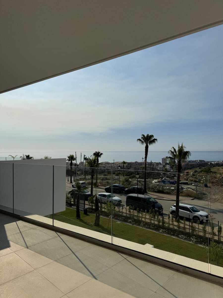 Apartamento de 2 habitaciones en La Duquesa / Puerto de la Duquesa en venta con piscina - 449.000 € (Ref: 10028855)