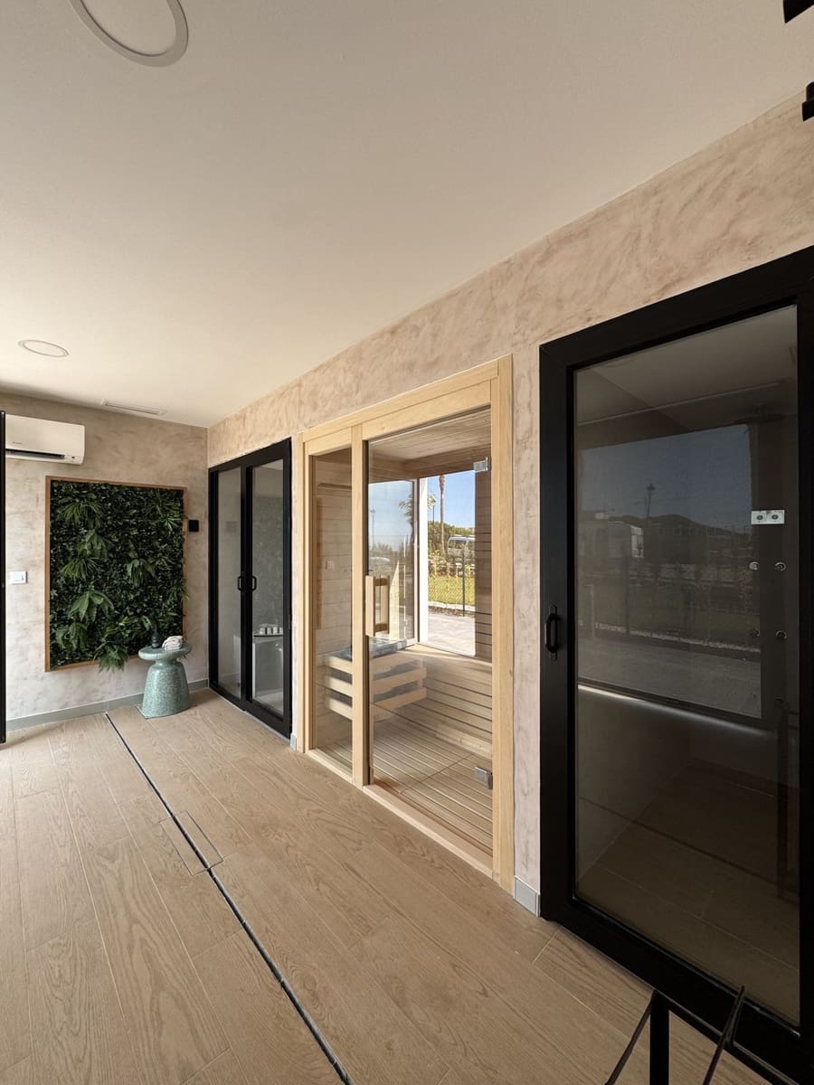Apartamento de 2 habitaciones en La Duquesa / Puerto de la Duquesa en venta con piscina - 449.000 € (Ref: 10028855)