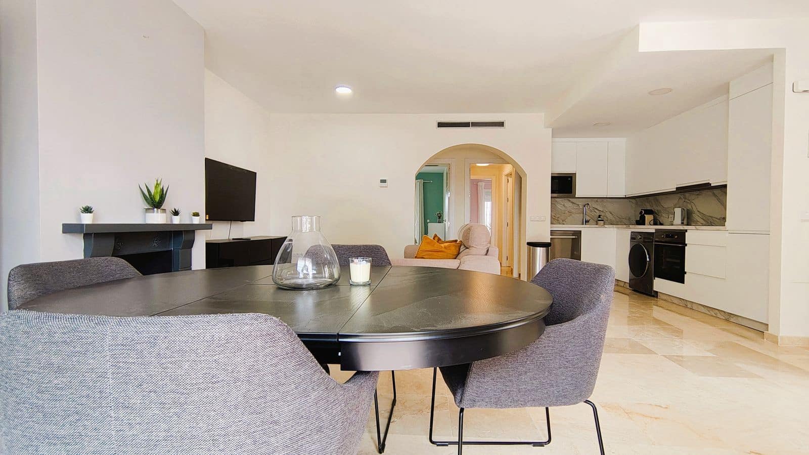 2 sypialnia Apartament na sprzedaż w Nueva Andalucia z basenem garażem - 459 000 € (Ref: 10032023)