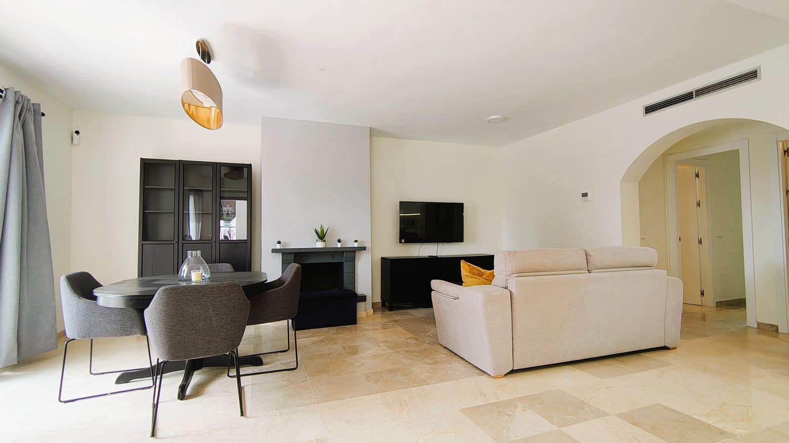 2 sypialnia Apartament na sprzedaż w Nueva Andalucia z basenem garażem - 459 000 € (Ref: 10032023)