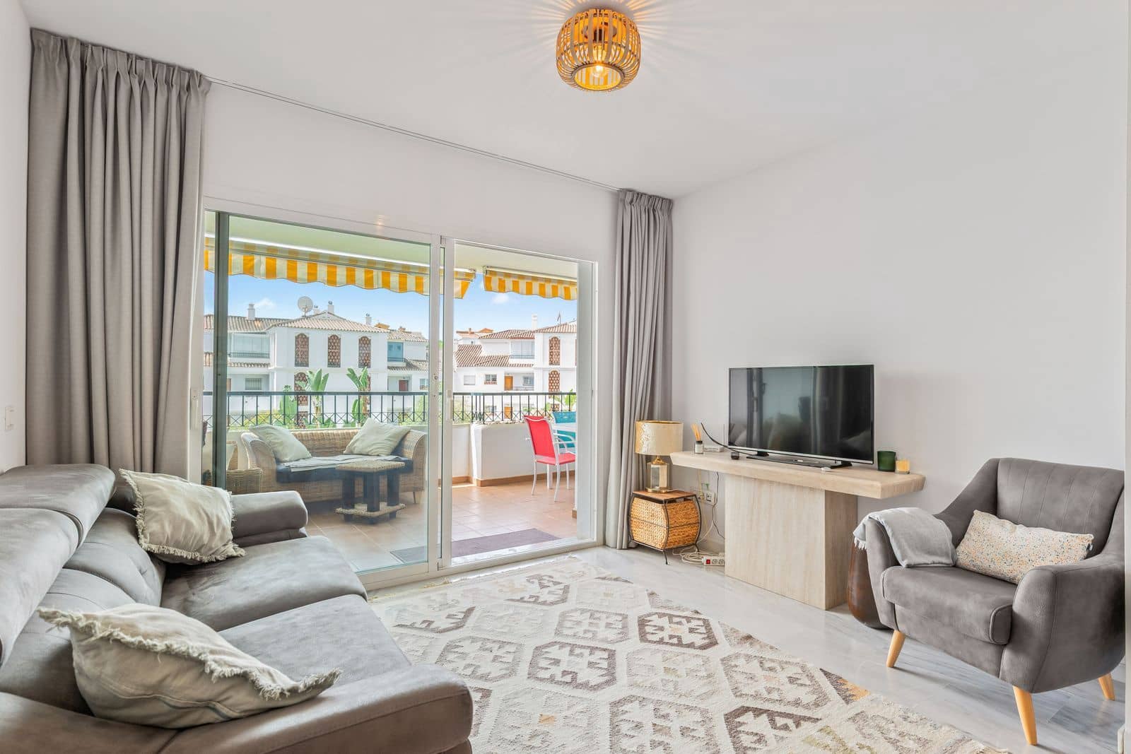2 sypialnia Apartament na sprzedaż w Calahonda z basenem garażem - 369 000 € (Ref: 10032030)