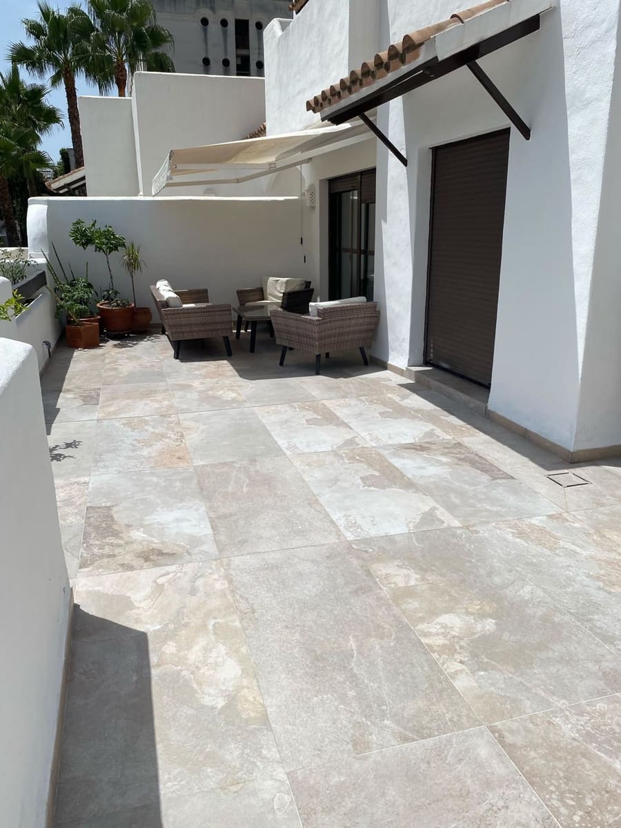 2 Zimmer Apartment zu verkaufen in Estepona mit Pool Garage - 386.000 € (Ref: 10032037)