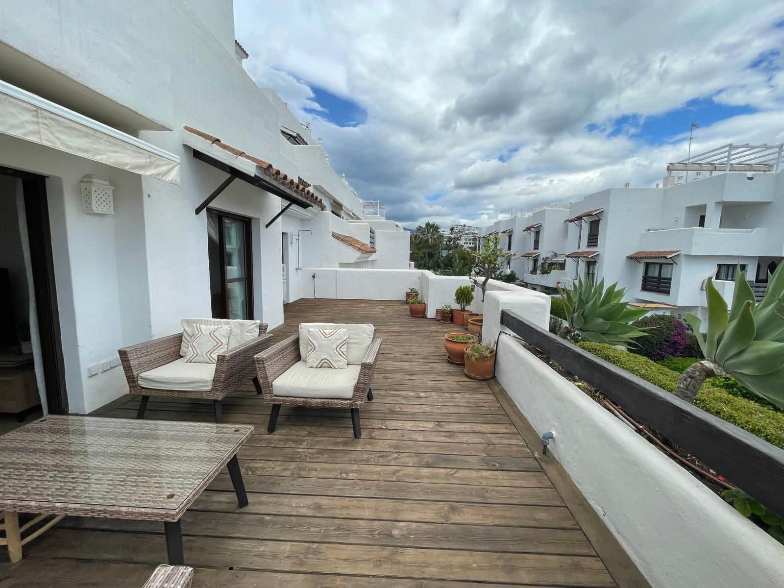 2 Zimmer Apartment zu verkaufen in Estepona mit Pool Garage - 386.000 € (Ref: 10032037)
