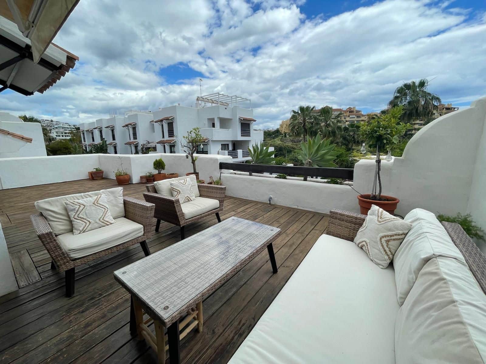 2 Zimmer Apartment zu verkaufen in Estepona mit Pool Garage - 386.000 € (Ref: 10032037)