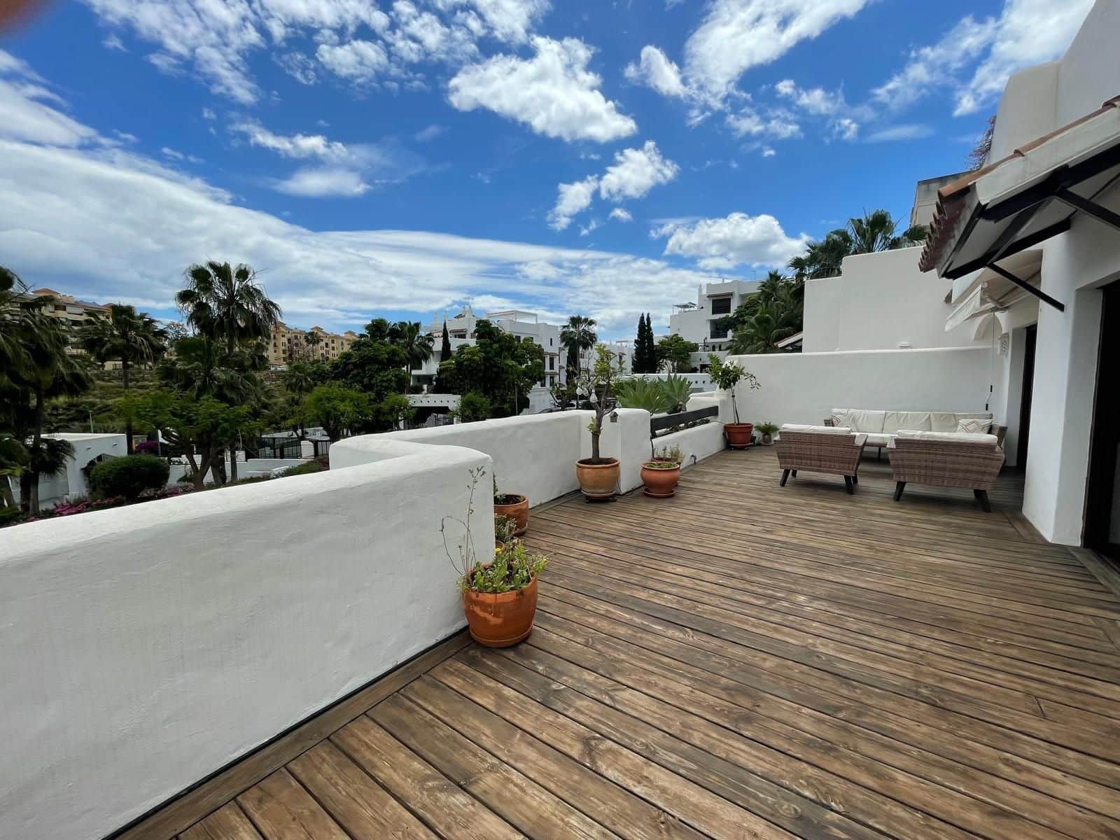 2 Zimmer Apartment zu verkaufen in Estepona mit Pool Garage - 386.000 € (Ref: 10032037)