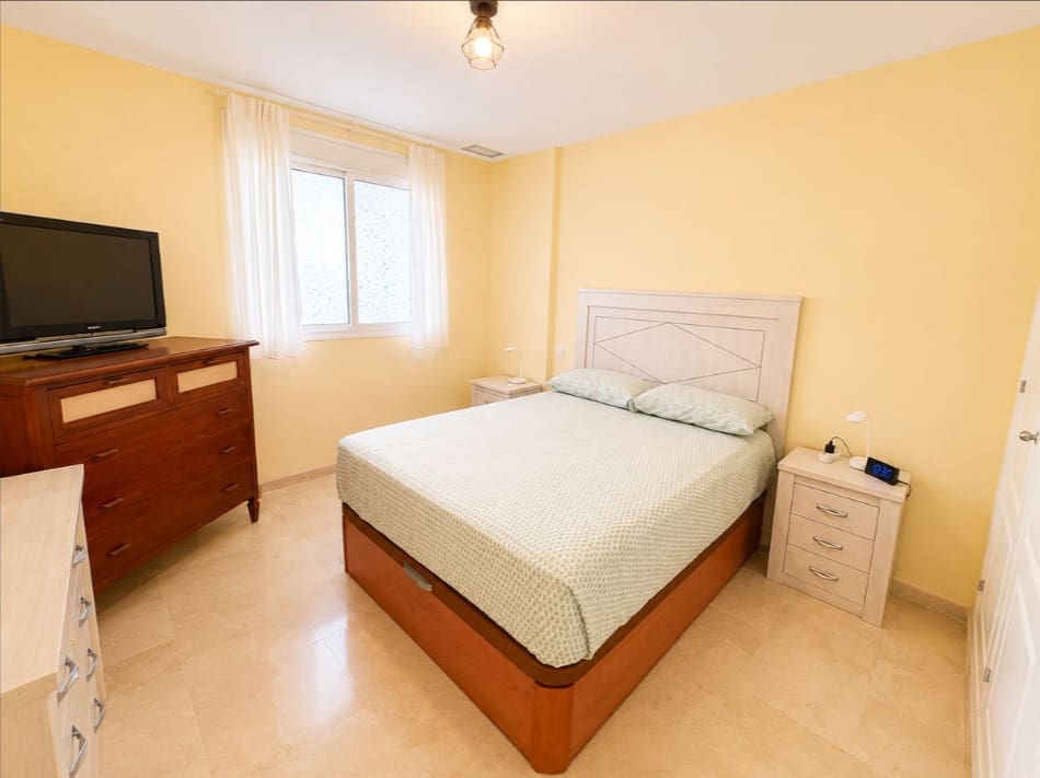 2 soverom Leilighet til salgs i La Duquesa / Puerto de la Duquesa med svømmebasseng garasje - € 299 900 (Ref: 10032075)