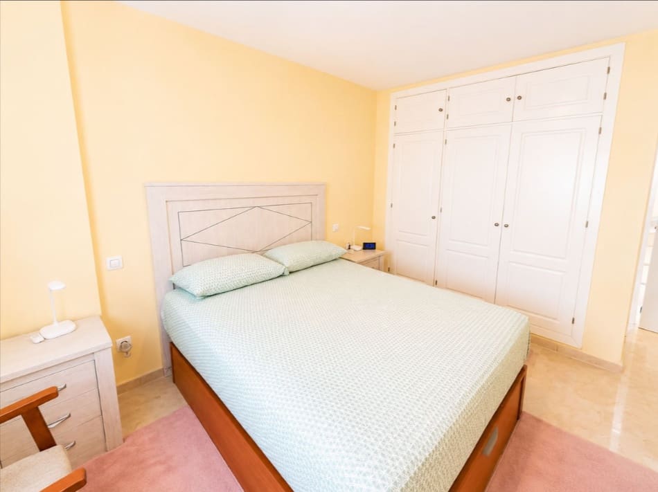 2 soverom Leilighet til salgs i La Duquesa / Puerto de la Duquesa med svømmebasseng garasje - € 299 900 (Ref: 10032075)