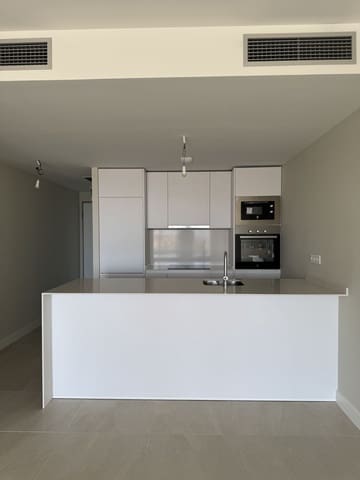 2 quarto Apartamento para venda em La Duquesa / Puerto de la Duquesa, Manilva com piscina - 449 000 € (Ref: 10032076)