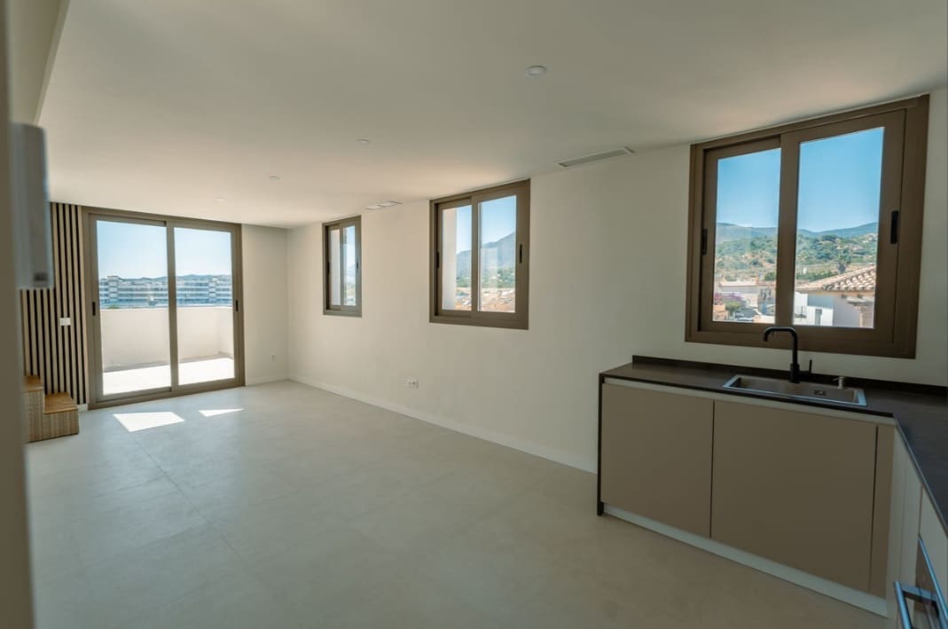 2 quarto Penthouse para venda em Estepona com piscina garagem - 495 000 € (Ref: 10034156)