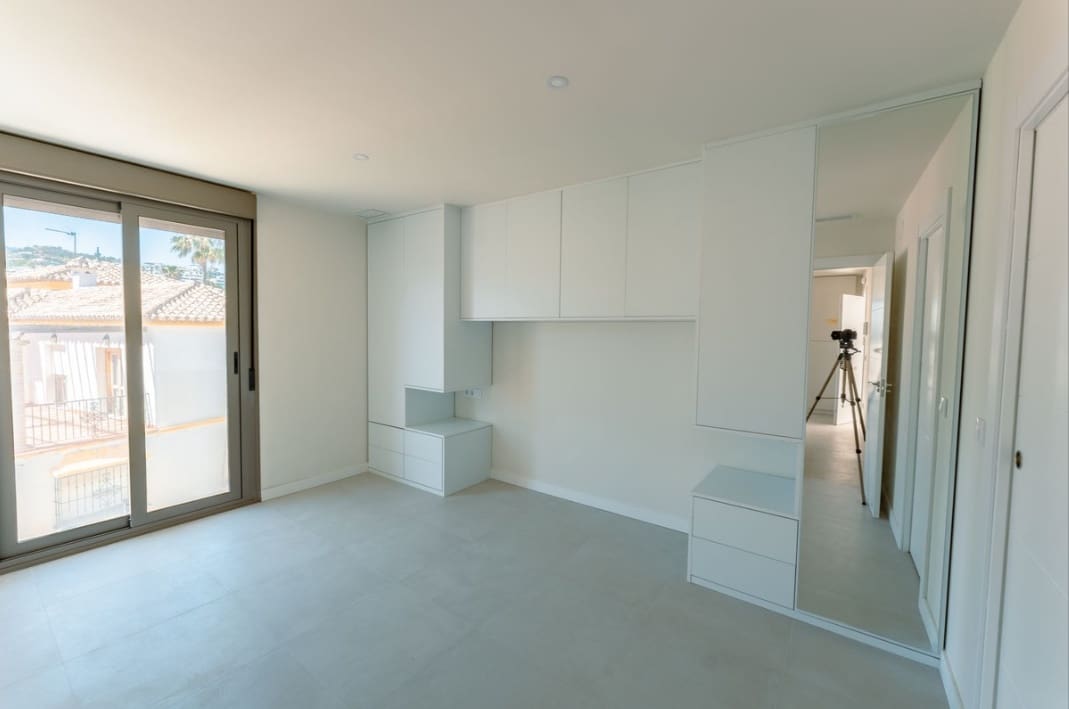 2 quarto Penthouse para venda em Estepona com piscina garagem - 495 000 € (Ref: 10034156)