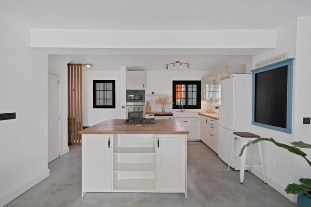 3 bedroom Townhouse for sale in Estepona - € 439,000 (Ref: 10035351)
