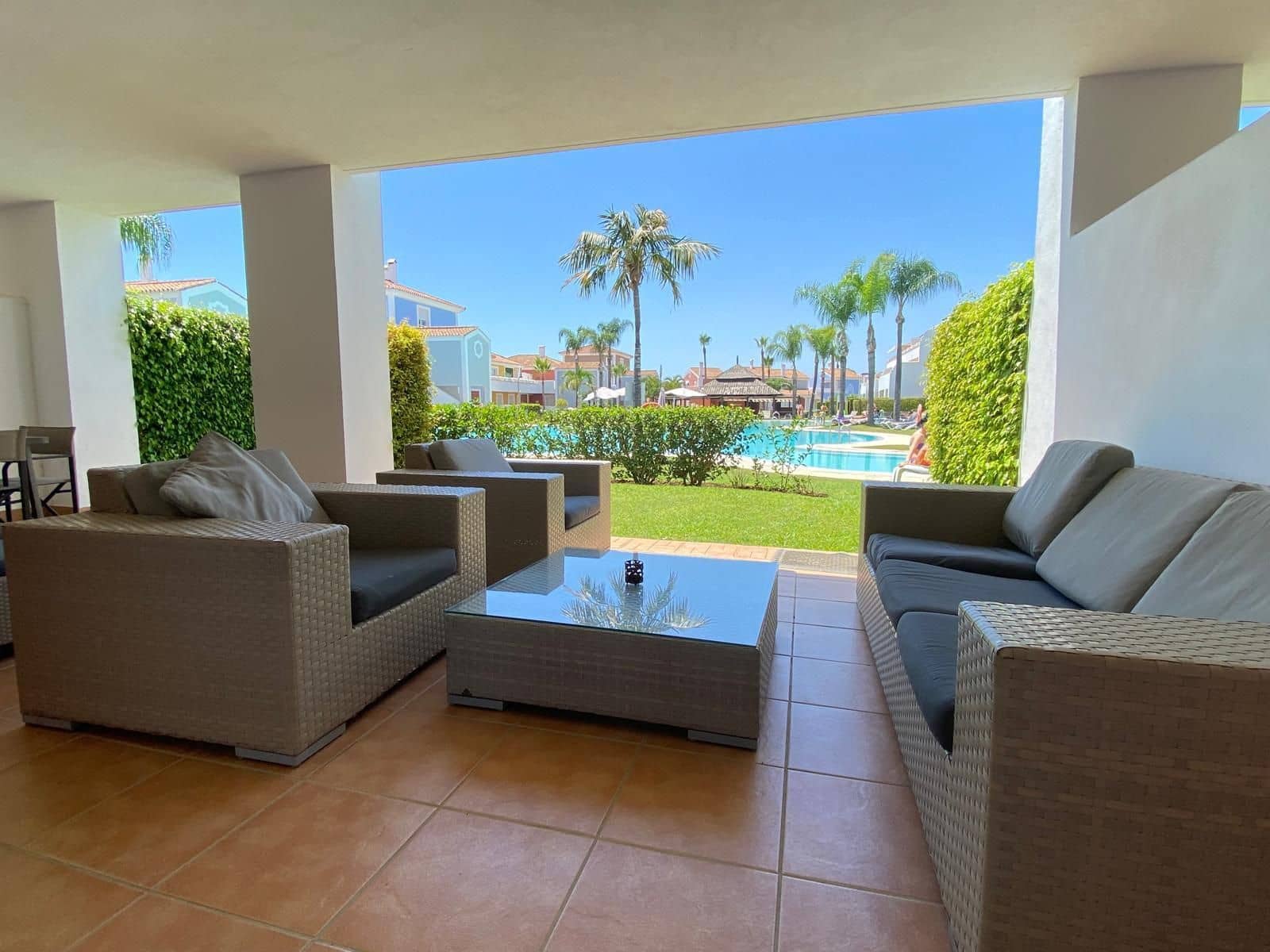 2 Zimmer Apartment zu verkaufen in Estepona mit Pool Garage - 430.000 € (Ref: 10035394)