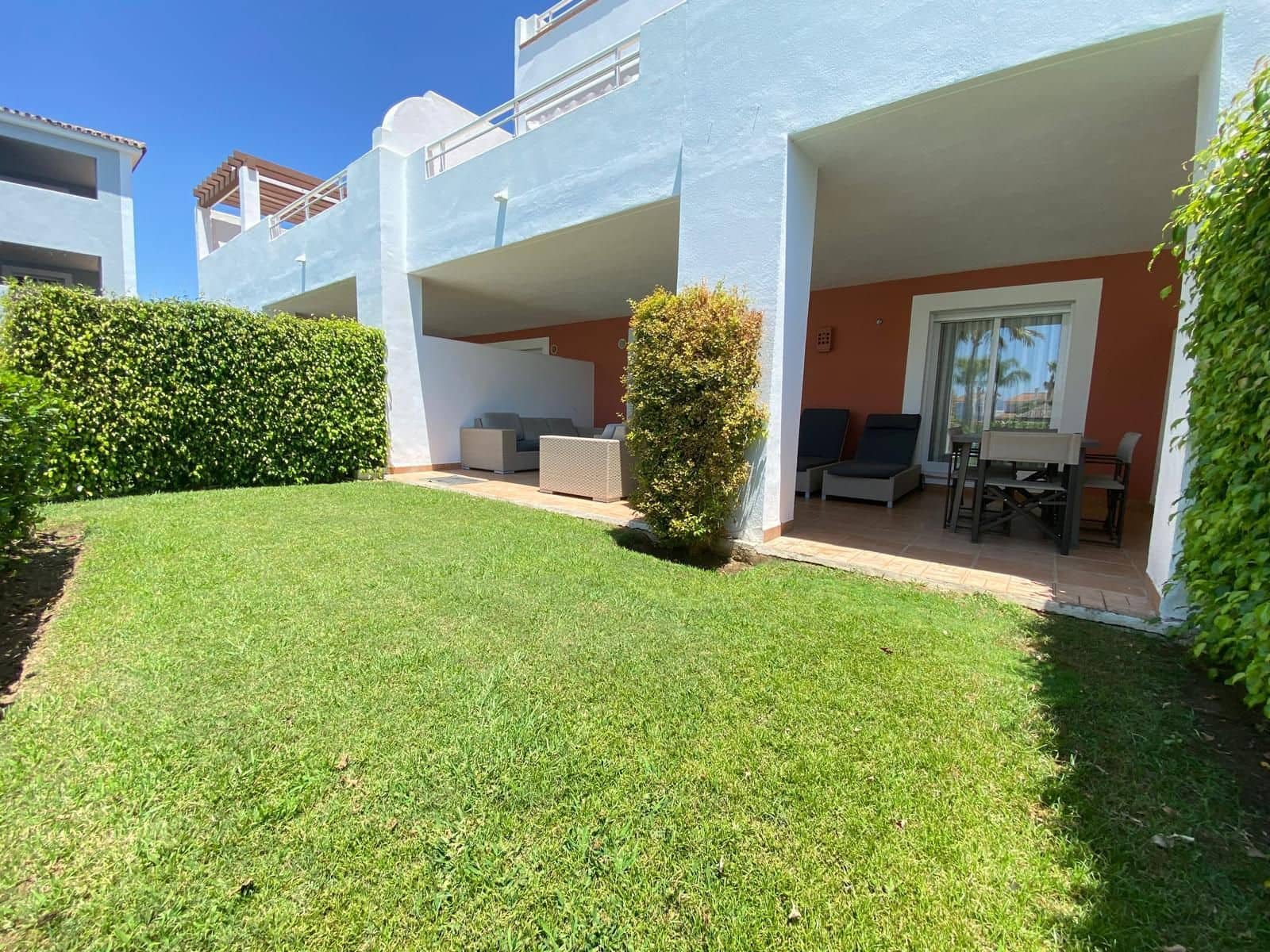2 Zimmer Apartment zu verkaufen in Estepona mit Pool Garage - 430.000 € (Ref: 10035394)