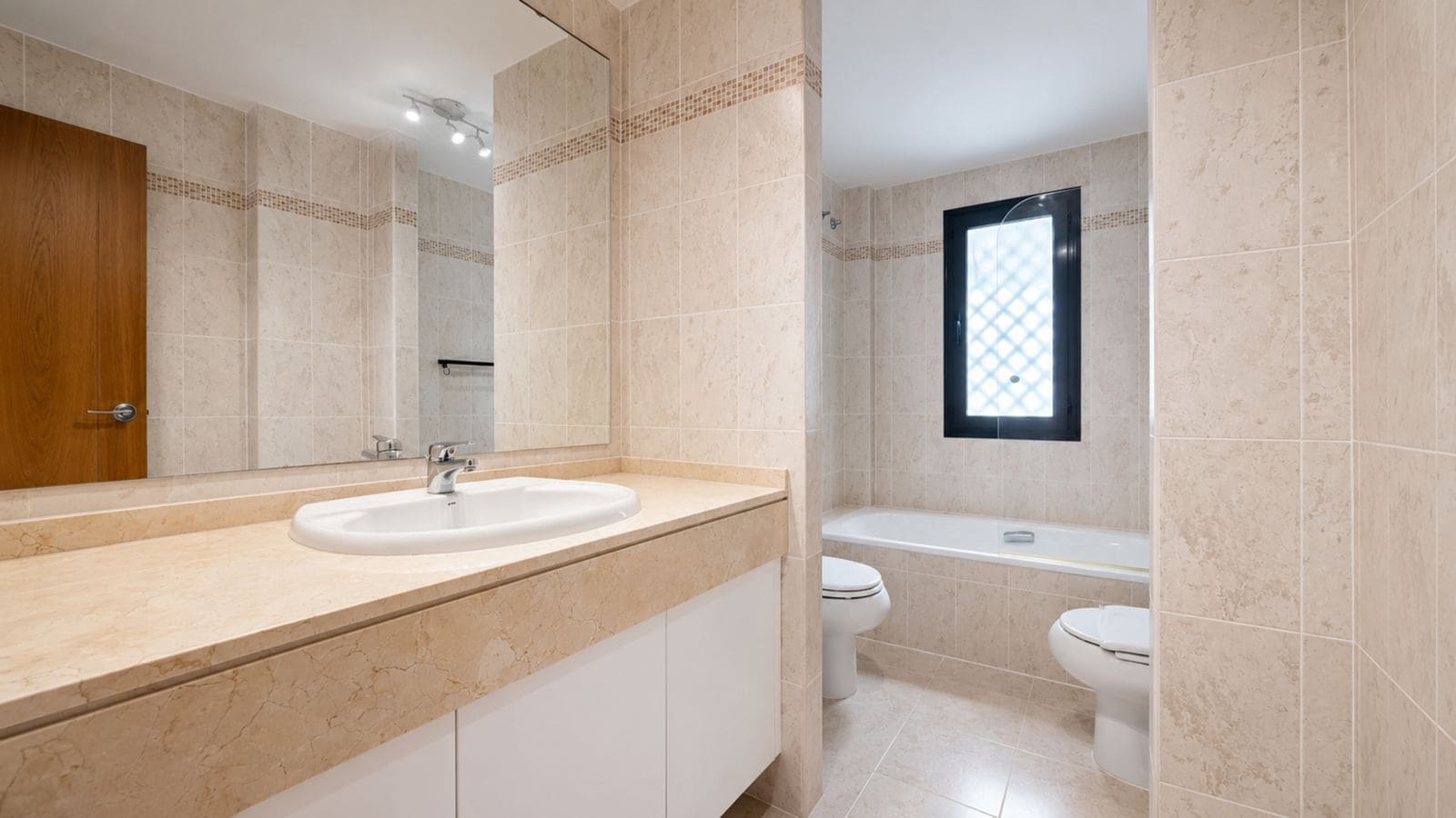 2 sovrum Lägenhet till salu i Estepona med pool garage - 370 000 € (Ref: 10035406)