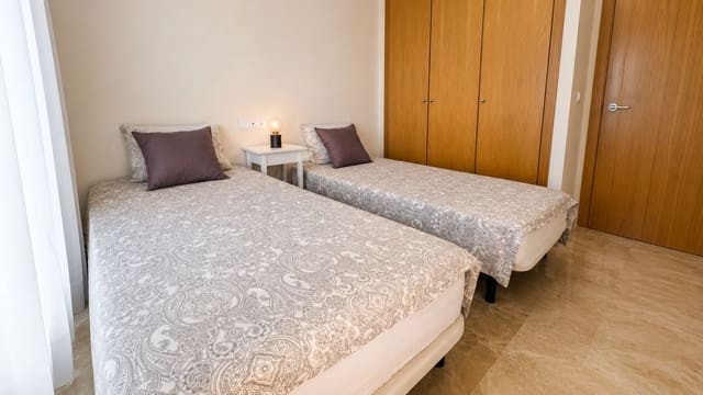 2 sovrum Lägenhet till salu i Estepona med pool garage - 370 000 € (Ref: 10035406)