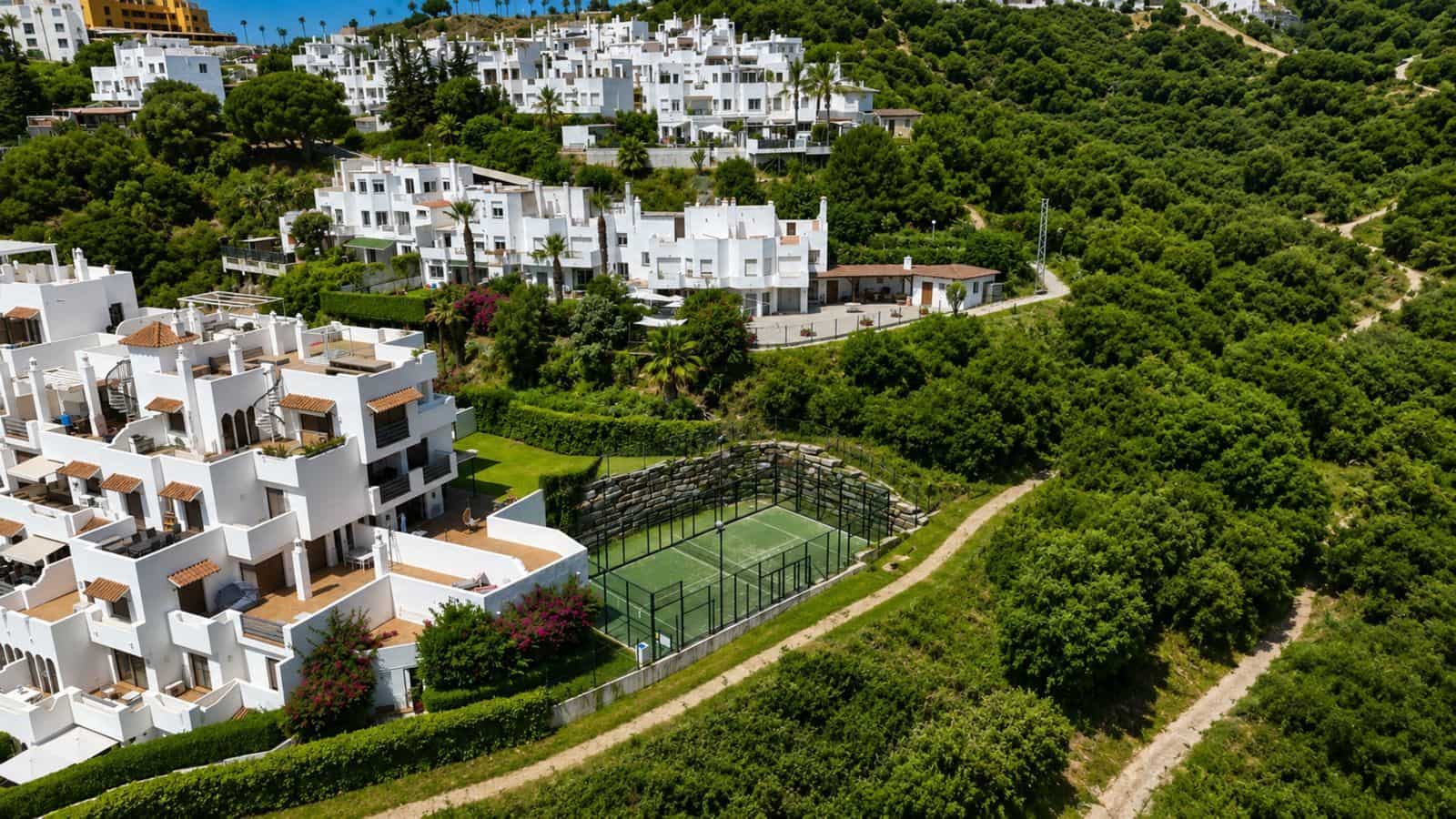 2 sovrum Lägenhet till salu i Estepona med pool garage - 370 000 € (Ref: 10035406)