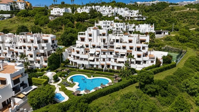 2 sovrum Lägenhet till salu i Estepona med pool garage - 370 000 € (Ref: 10035406)