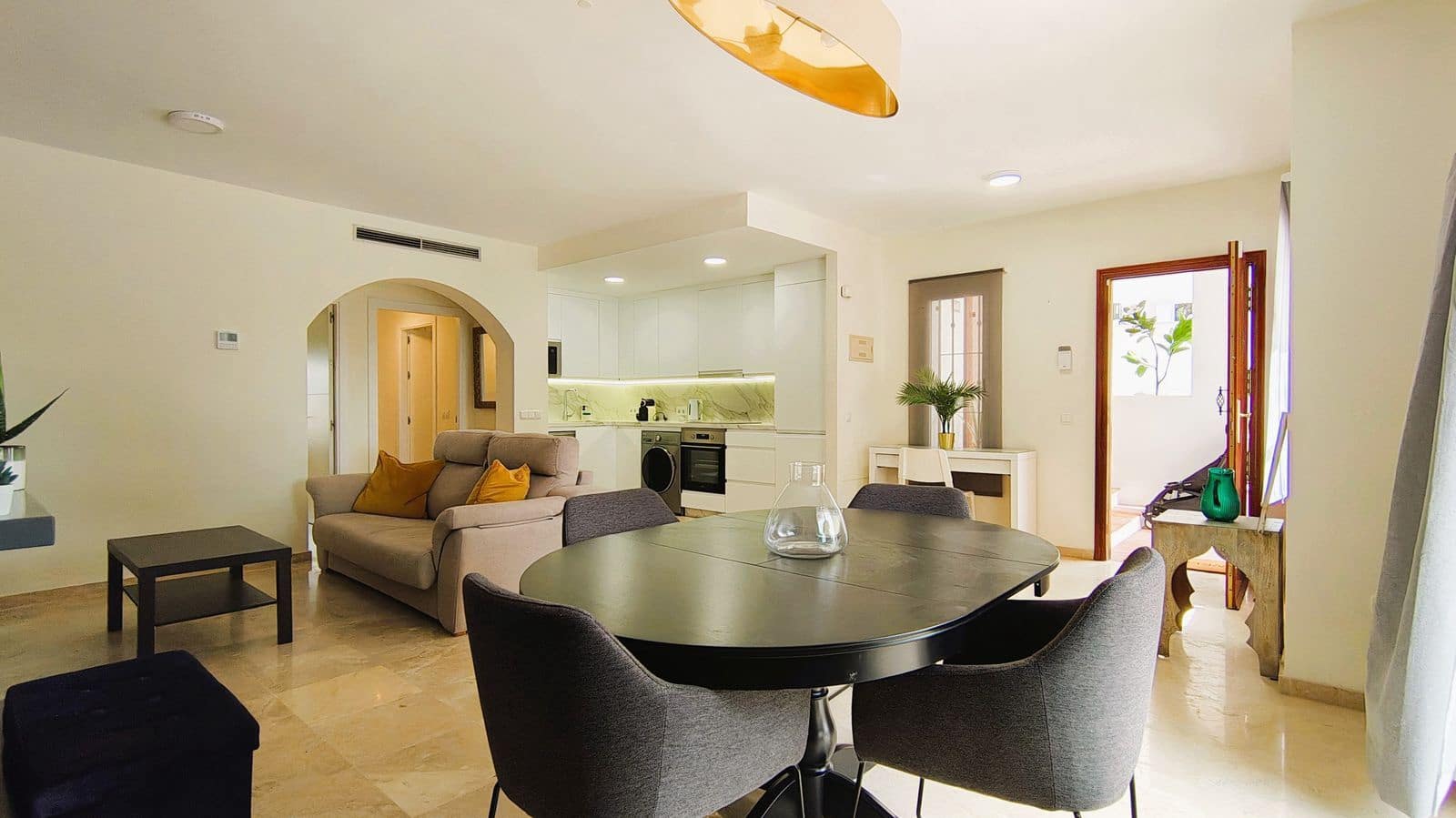 Apartamento de 2 habitaciones en Nueva Andalucia en venta con piscina garaje - 459.000 € (Ref: 10035484)