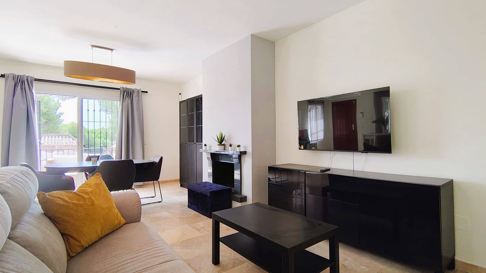 Apartamento de 2 habitaciones en Nueva Andalucia en venta con piscina garaje - 459.000 € (Ref: 10035484)