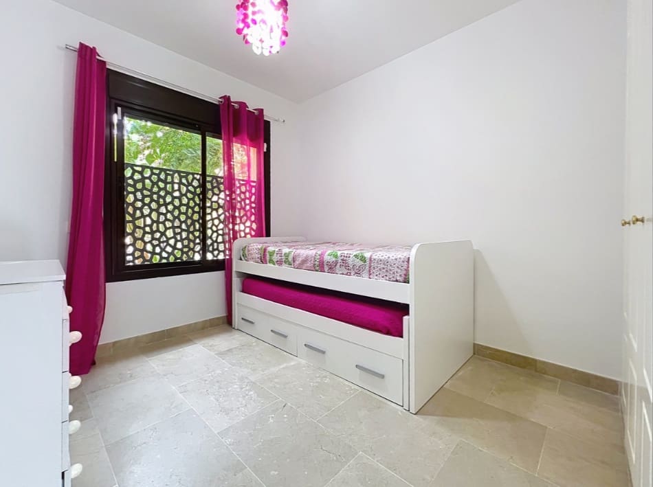 2 quarto Apartamento para venda em La Duquesa / Puerto de la Duquesa com piscina garagem - 289 000 € (Ref: 10035593)