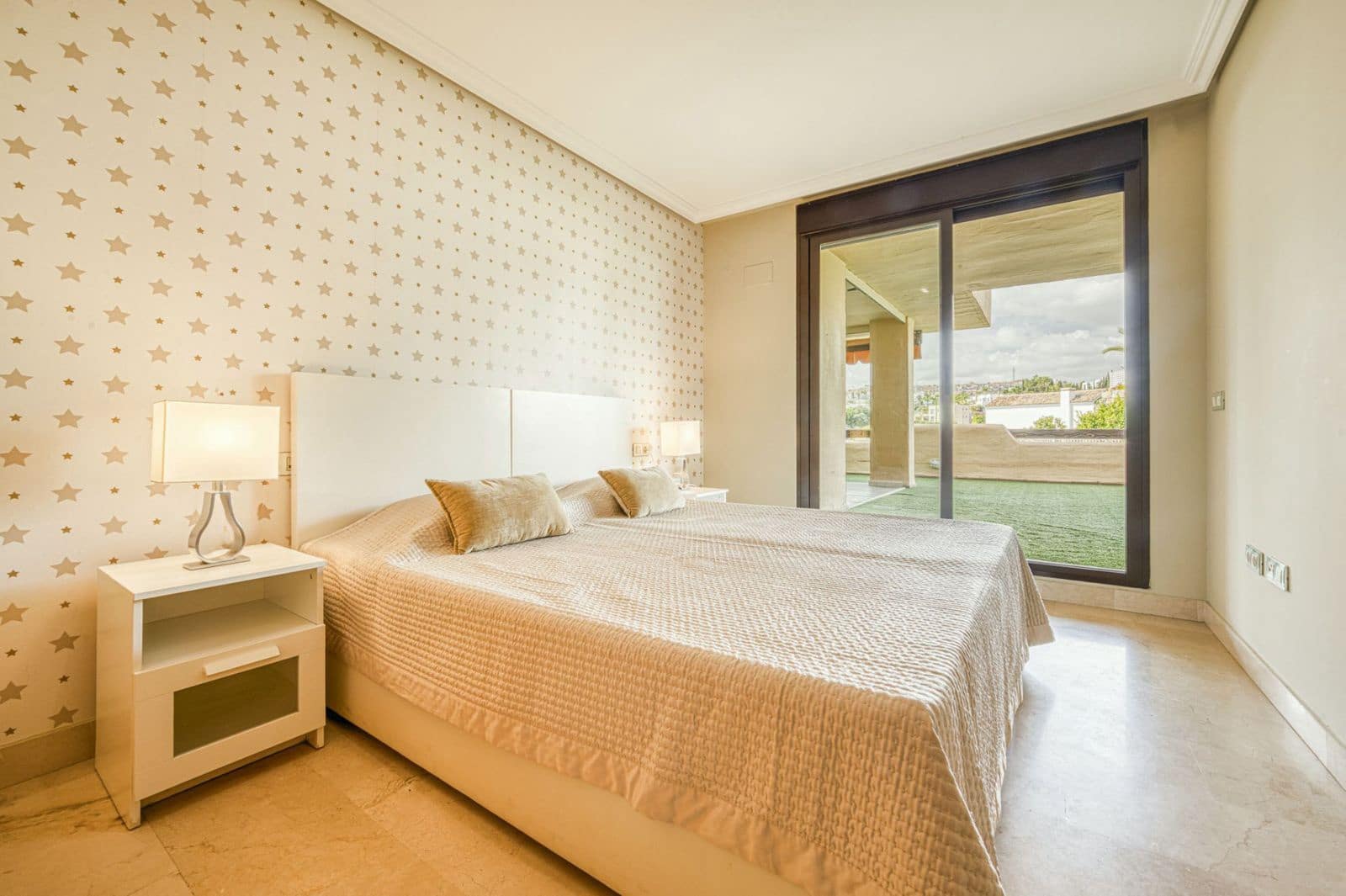 2 Zimmer Apartment zu verkaufen in Benahavis mit Pool Garage - 435.000 € (Ref: 10043248)