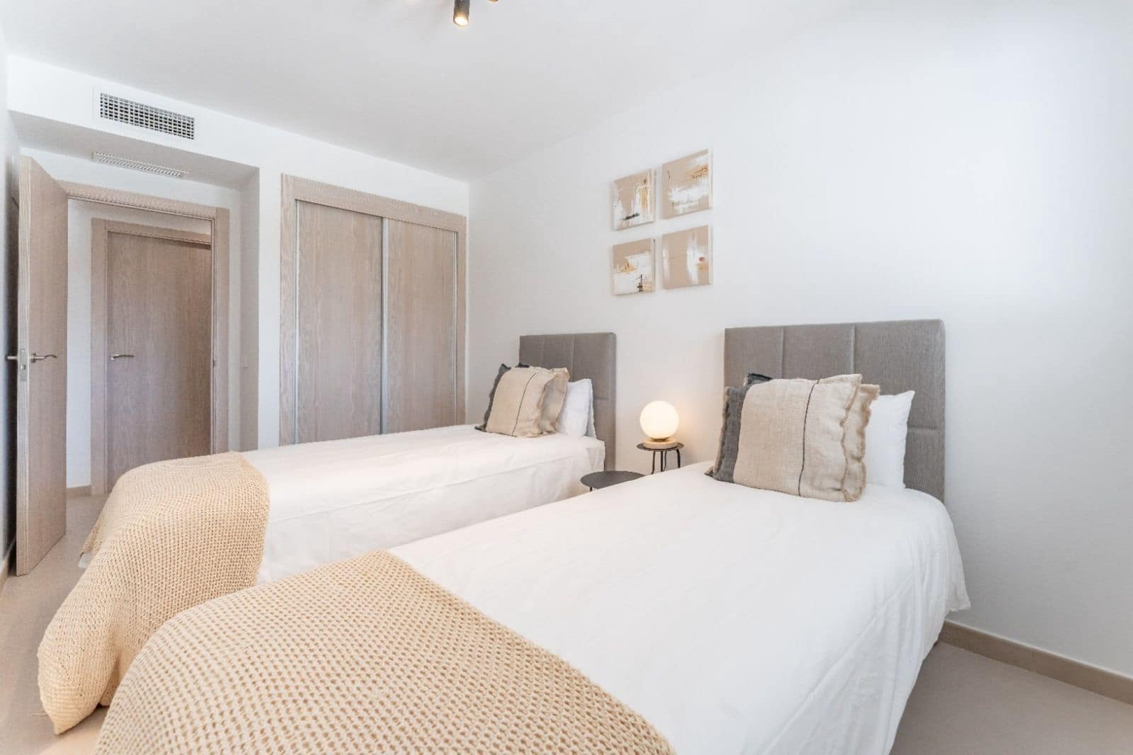 2 quarto Apartamento para venda em La Duquesa / Puerto de la Duquesa com piscina garagem - 425 000 € (Ref: 10047557)