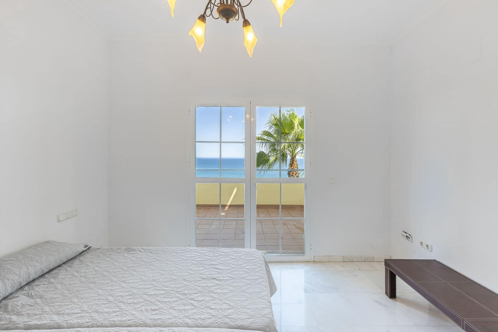 Apartamento de 3 habitaciones en Manilva en venta con piscina garaje - 469.000 € (Ref: 10047562)
