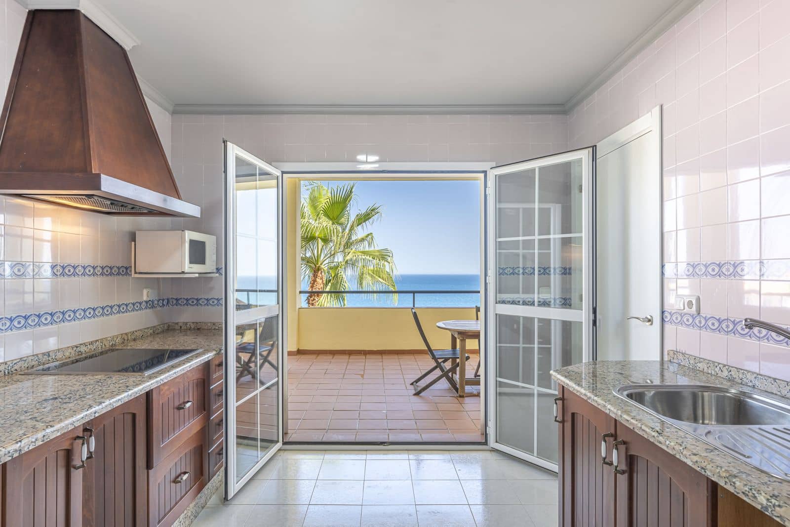 Apartamento de 3 habitaciones en Manilva en venta con piscina garaje - 469.000 € (Ref: 10047562)