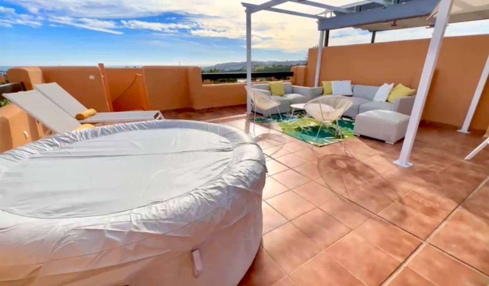 2 bedroom Penthouse for sale in Casares with pool - € 345,000 (Ref: 10047565)