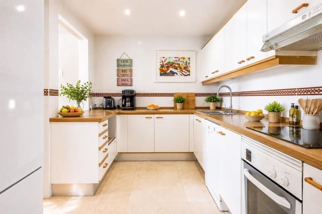 2 quarto Apartamento para venda em Los Arqueros - Puerto del Almendro, Benahavís com piscina garagem - 415 000 € (Ref: 10049328)