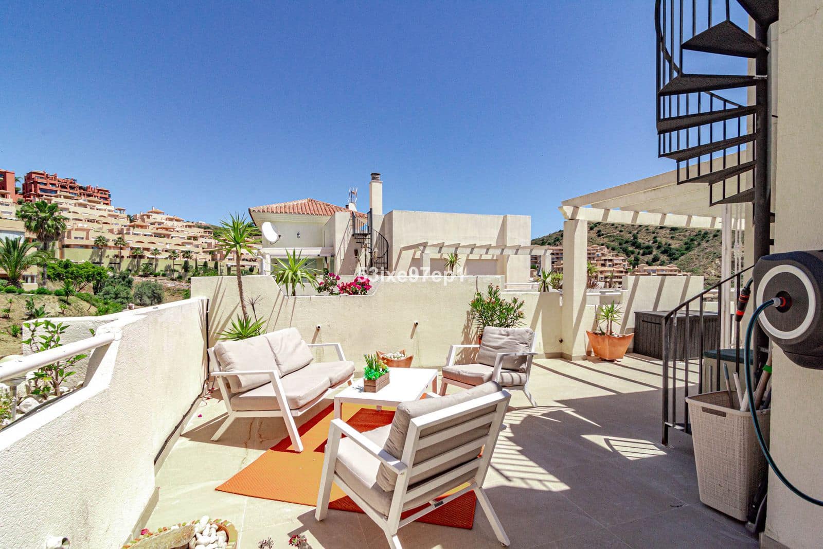2 slaapkamer Penthouse te koop in Calahonda met zwembad garage - € 439.000 (Ref: 10049384)