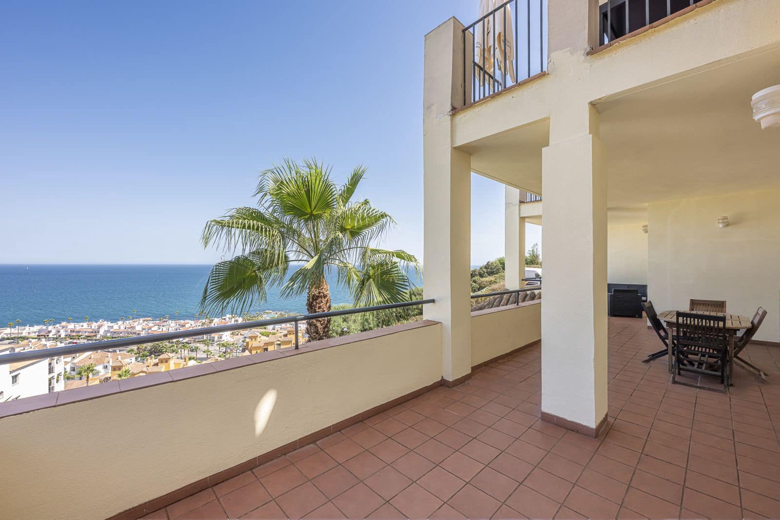3 quarto Apartamento para venda em Manilva com piscina garagem - 469 000 € (Ref: 10049429)