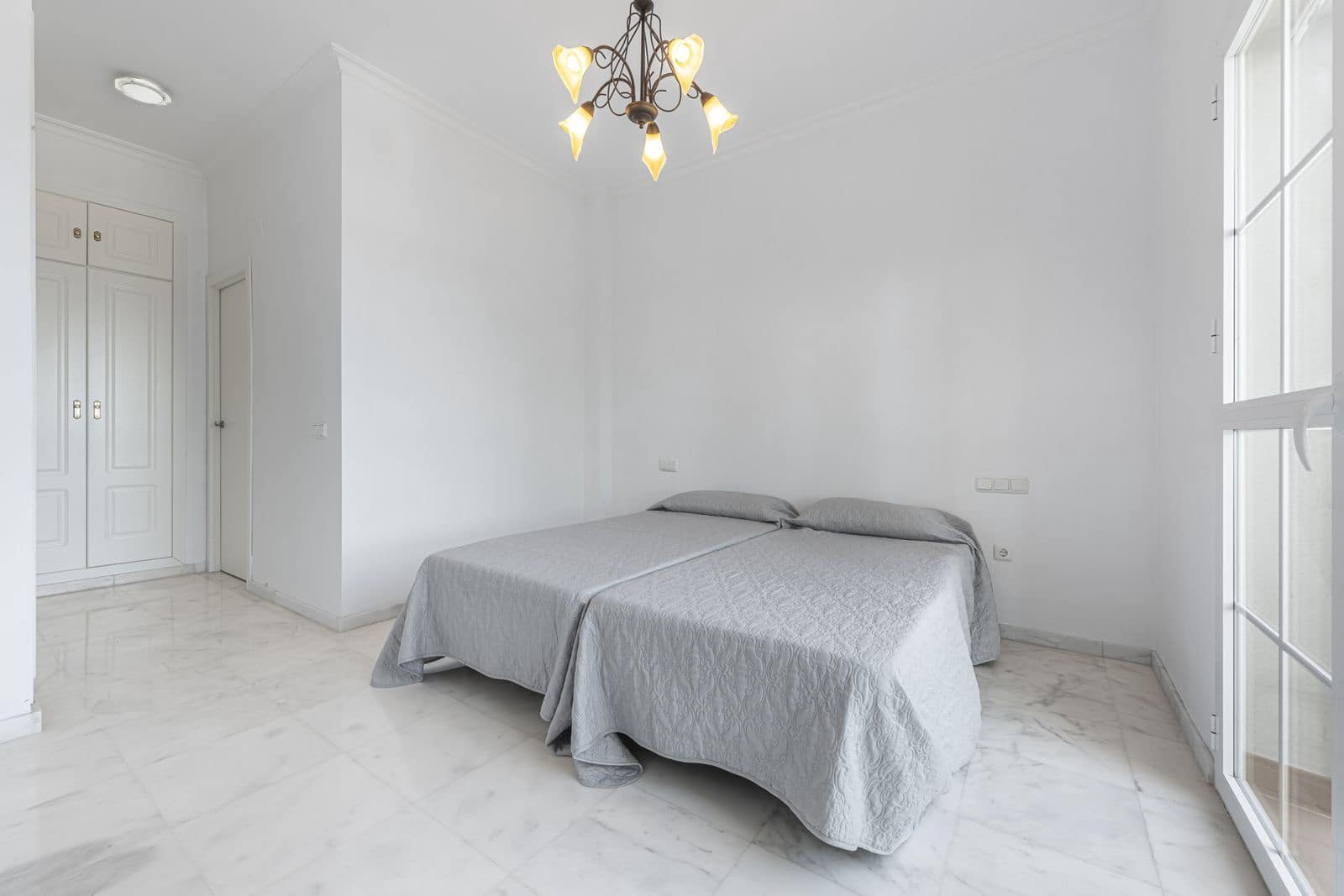3 quarto Apartamento para venda em Manilva com piscina garagem - 469 000 € (Ref: 10049429)