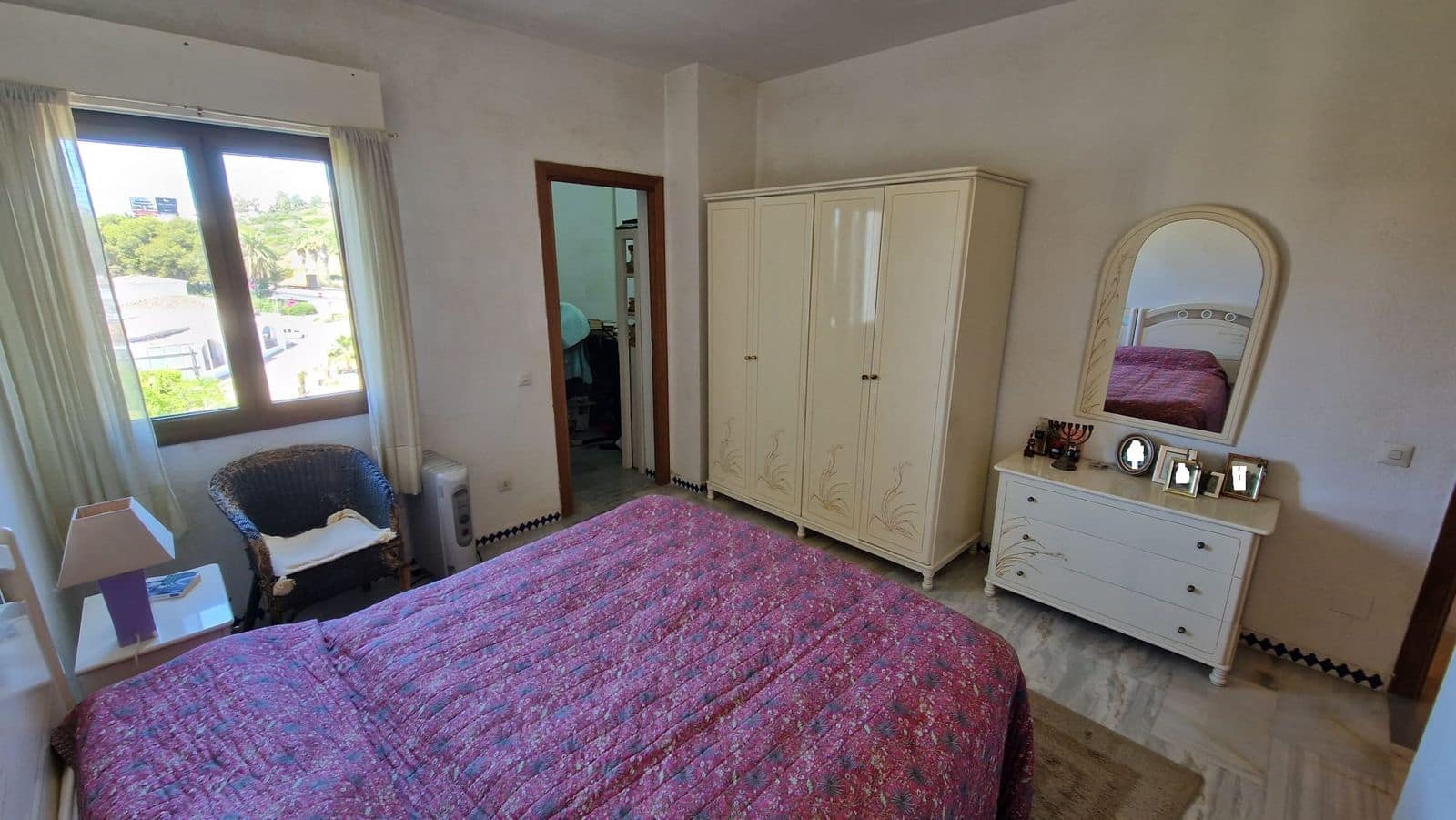 2 bedroom Apartment for sale in Estepona with pool - € 335,000 (Ref: 10062147)